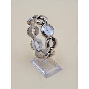 Vintage Gruen Ladies Watch Swiss Quartz ETA 902.104 Silver Tone Bracelet Rare